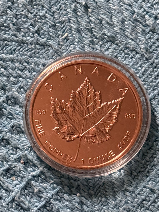 999 fine 1 Oz copper specialty round featuring Canadian maple leaf